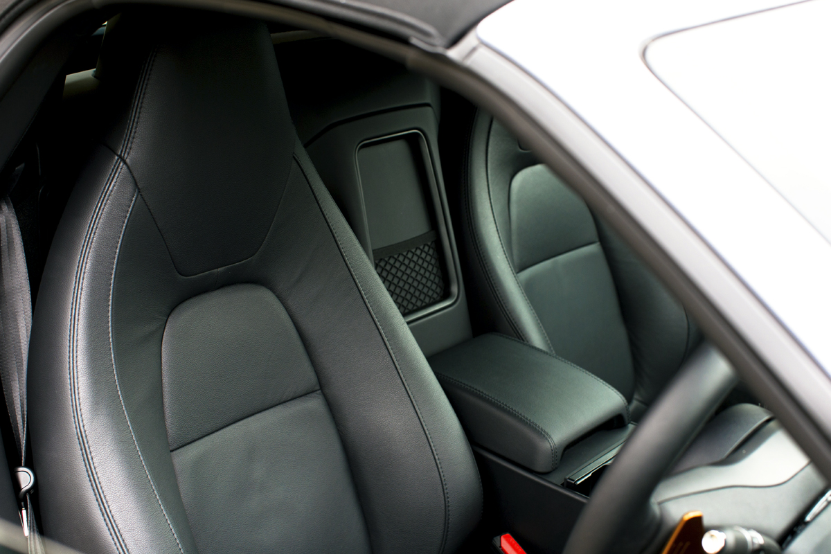 2013 Jaguar F-type V6 leather sports seats