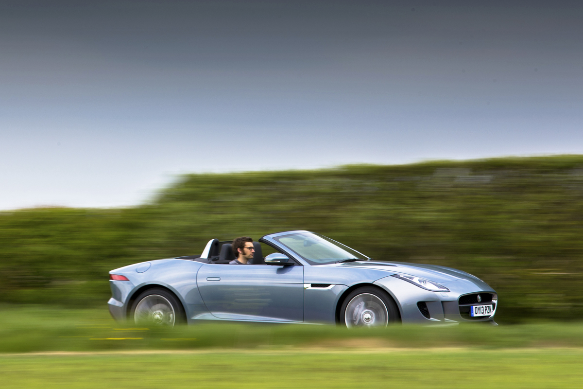 2013 Jaguar F-type V6 side profile