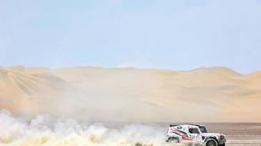 Race2Recovery Land Rover leaves dust trails on the Dakar Rally