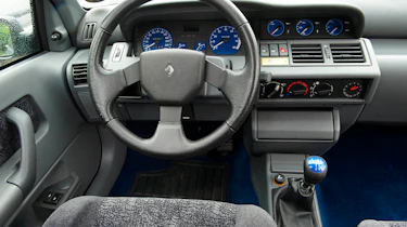 Renault Clio Williams interior