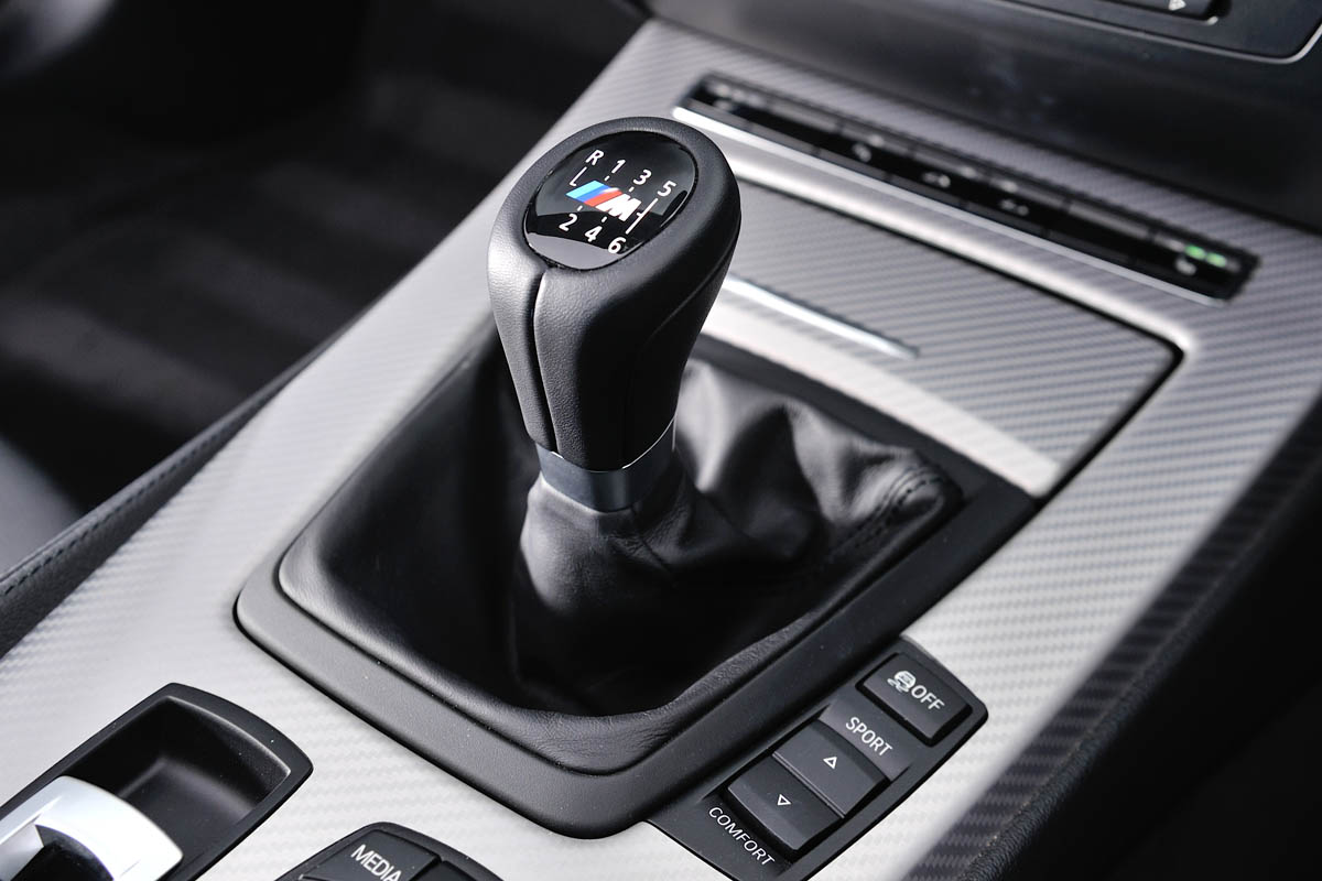 2013 BMW Z4 sDrive35i gear knob PDC sport button