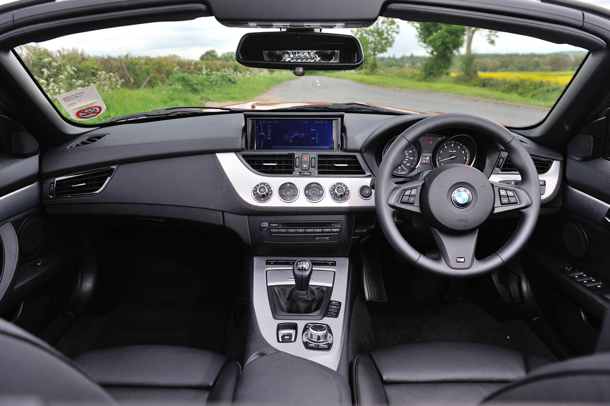 2013 BMW Z4 sDrive35i interior dashboard