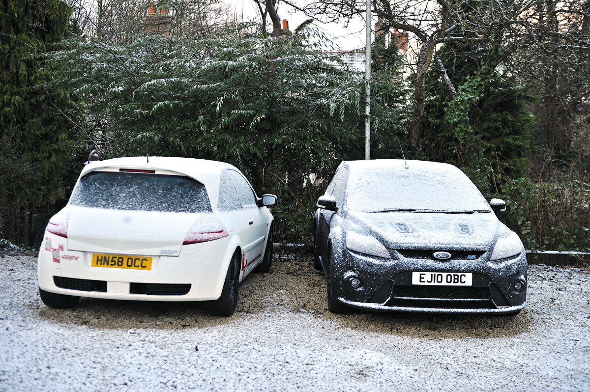 Renault Megane R26.R and Ford Focus RS500  covered in snow