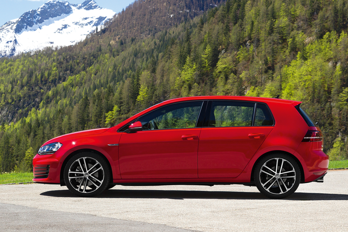 2013 Volkswagen Golf GTD red side profile