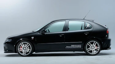 SEAT Leon Cupra R side profile
