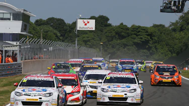 BTCC Race one start