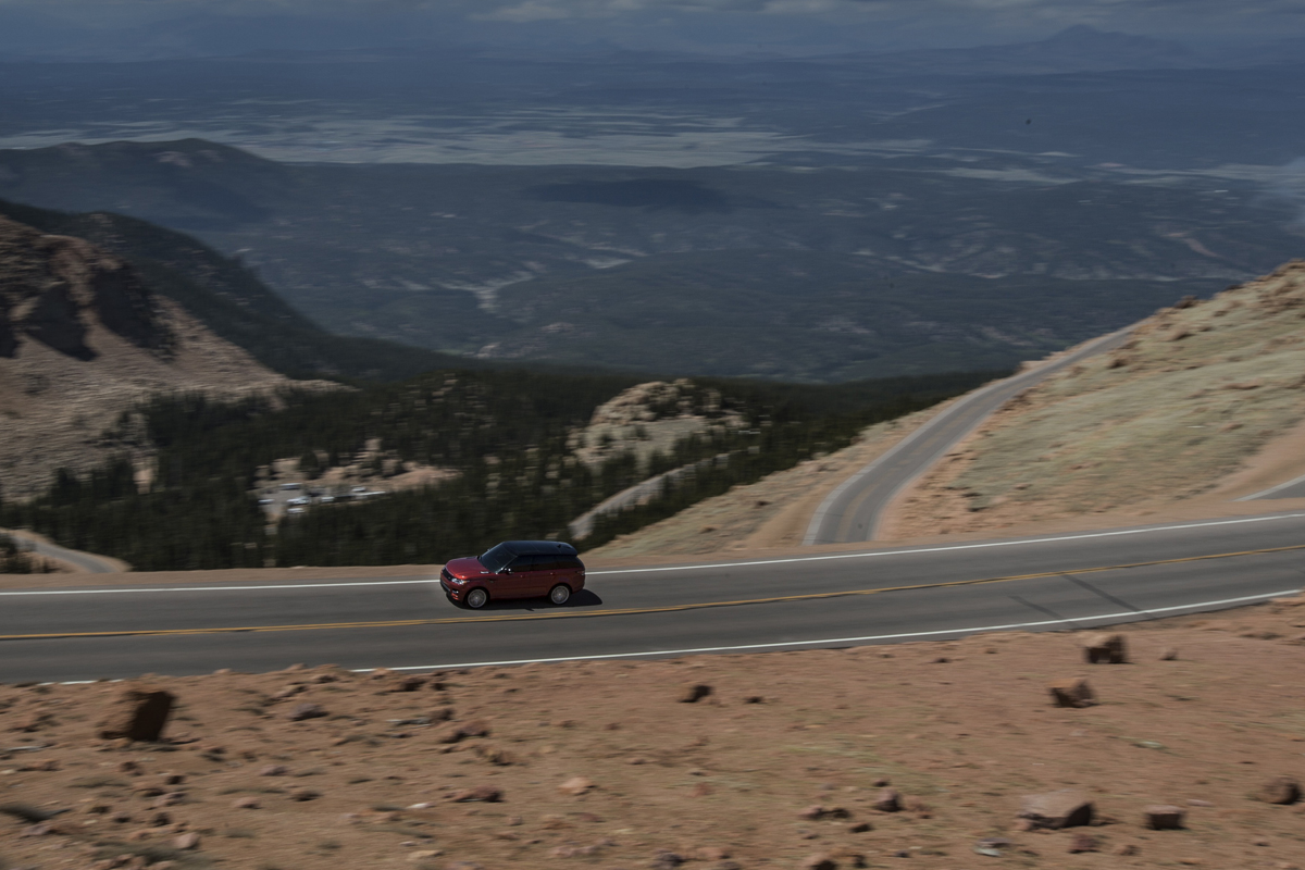 2014 Range Rover Sport sets Pikes Peak production-car record