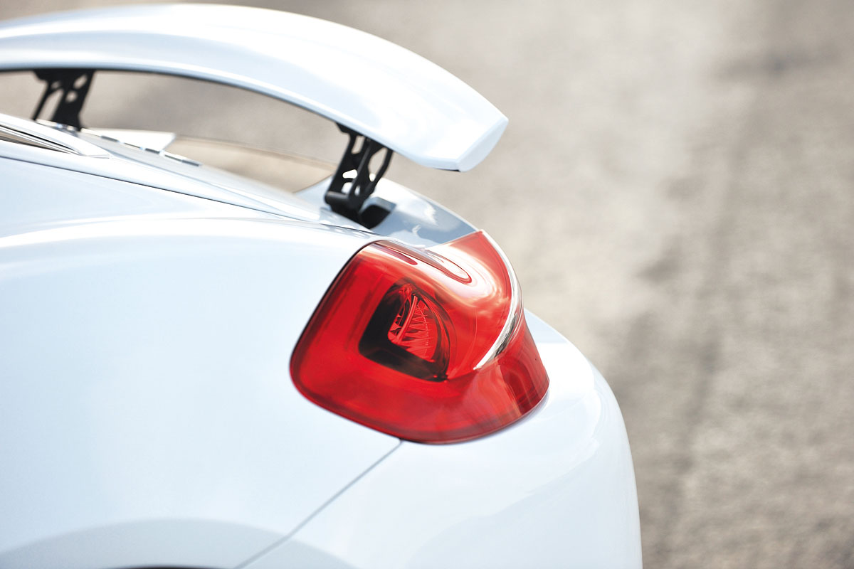 Porsche Cayman S 2013 rear light and spoiler