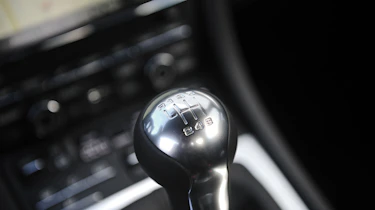 Porsche Cayman S 2013 six-speed gearknob