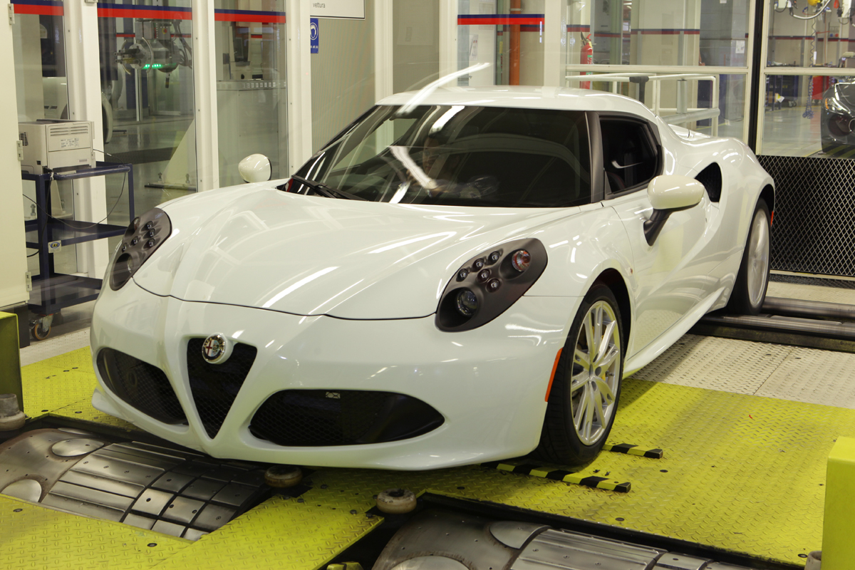 Alfa Romeo 4C: tech rundown and video white