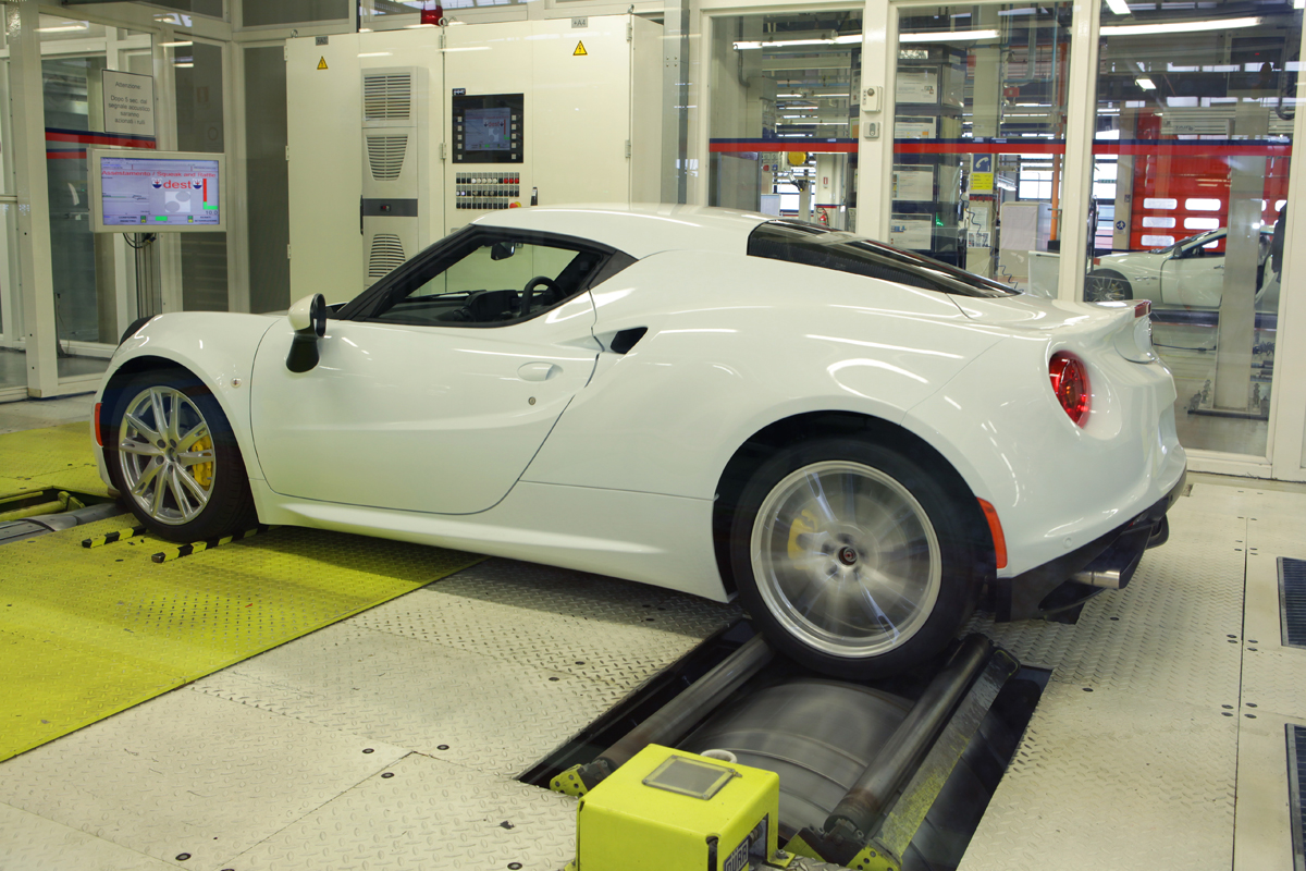 Alfa Romeo 4C: tech rundown and video rolling road