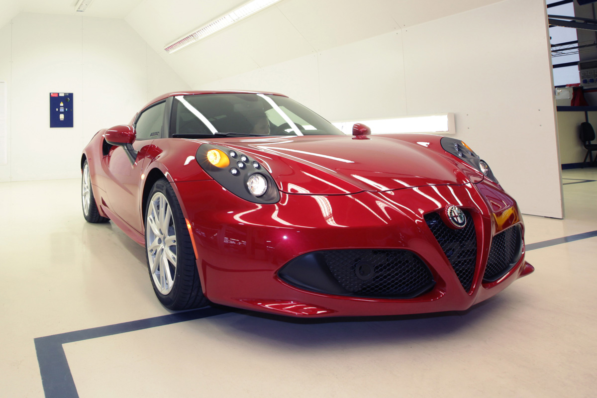 Alfa Romeo 4C: tech rundown and video red