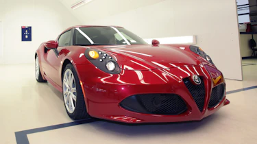 Alfa Romeo 4C: tech rundown and video red