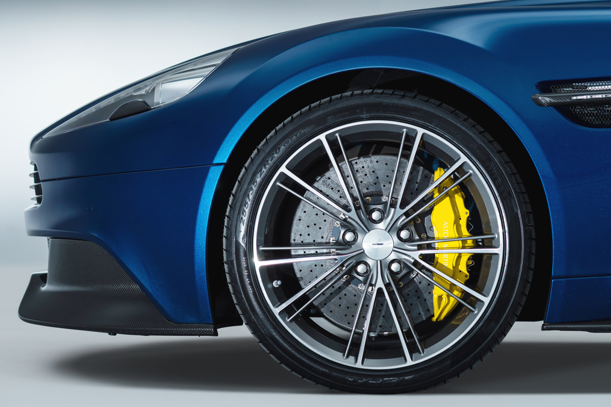 Aston Martin Vanquish Volante alloy wheel carbon ceramic brakes