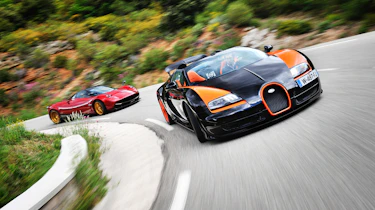 Pagani Huayra vs Bugatti Veyron Vitesse supercar video