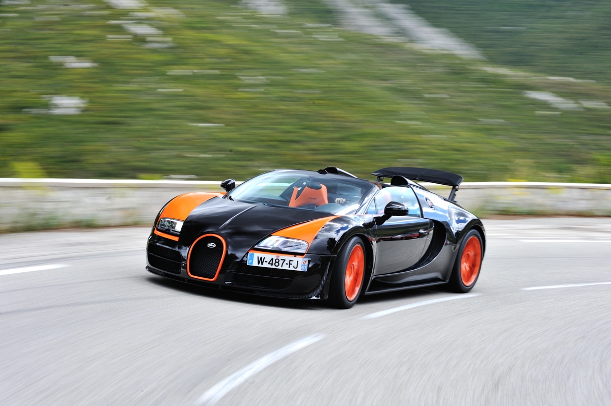 Bugatti Veyron Grand Sport Vitesse supercar video
