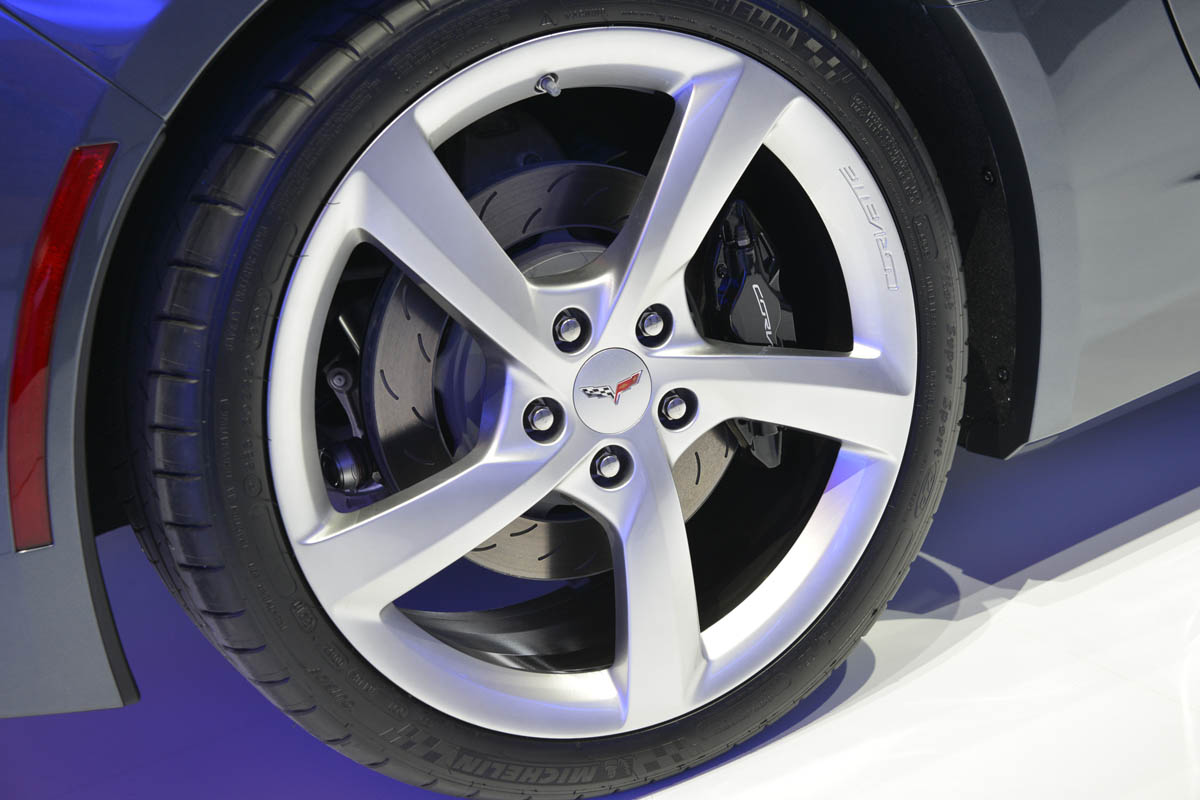 Chevrolet Corvette Stingray alloy wheel