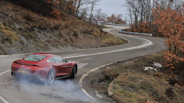 Aston Martin V12 Vanquish drift