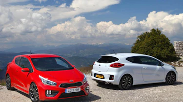 Kia Procee'd GT hatchback red and white