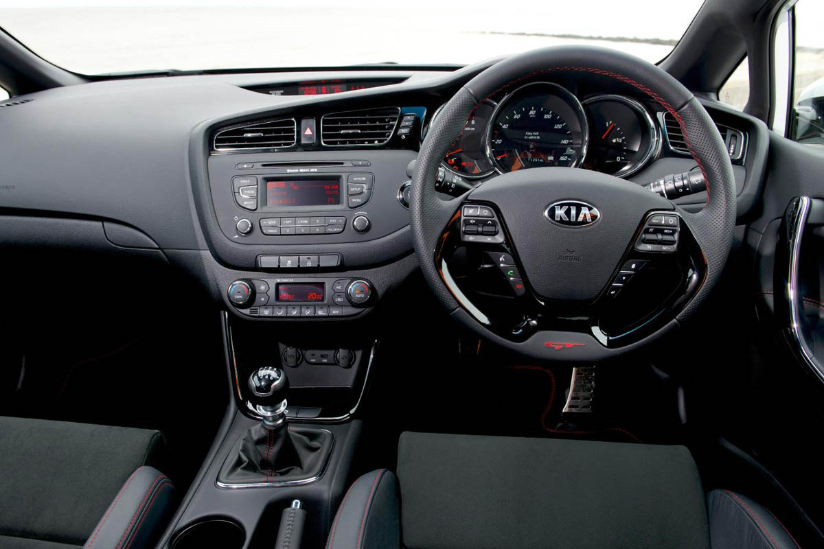 Kia Procee'd GT interior dashboard steering wheel dials
