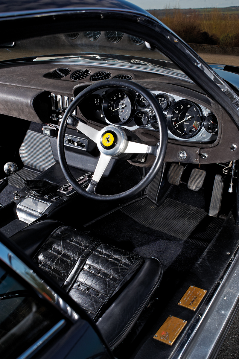 Ferrari 365 GTB/4 Daytona interior