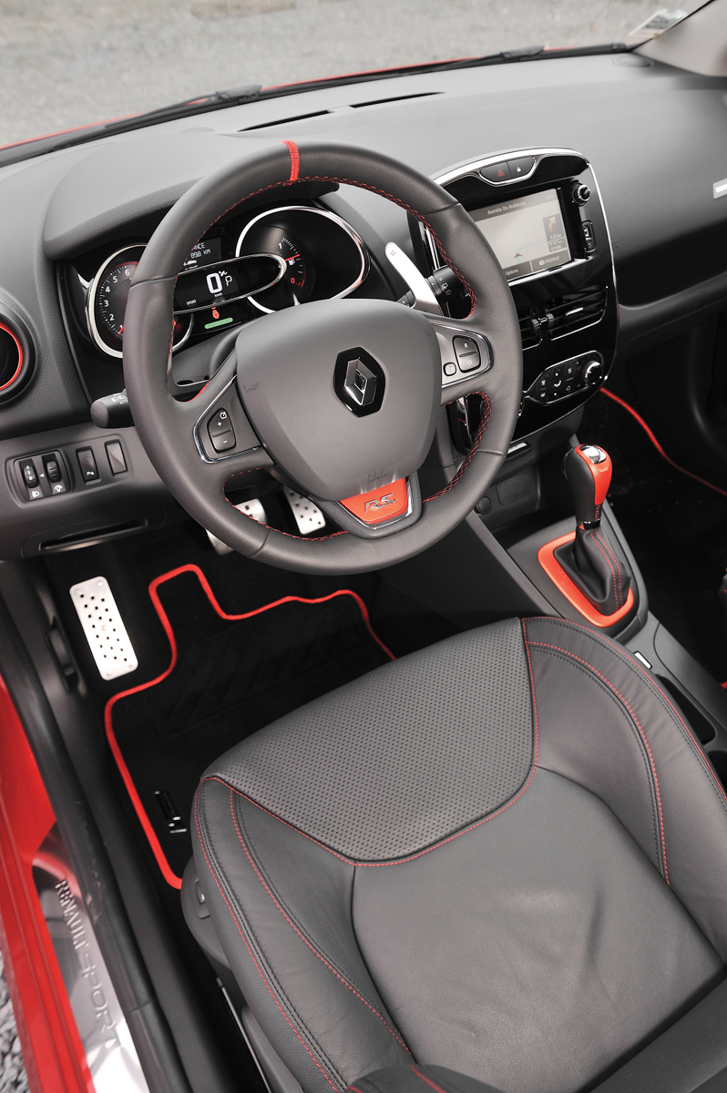 Renaultsport Clio 200 Turbo interior and steering wheel