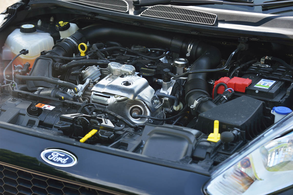 2013 Ford Fiesta 1.0 Ecoboost Zetec S turbo three cylinder engine
