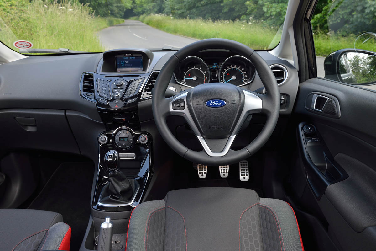 2013 Ford Fiesta 1.0 Ecoboost Zetec S interior dashboard steering wheel