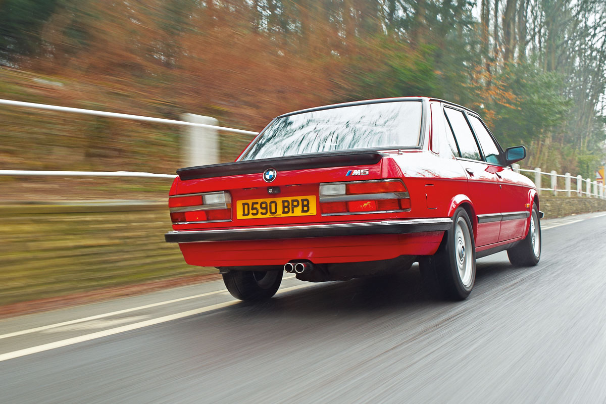 BMW M5 E28 red, rear driving picture