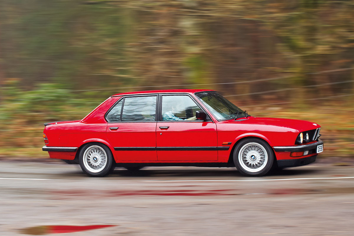 BMW M5 E28 side profile