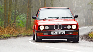 BMW M5 E28 red, front cornering picture