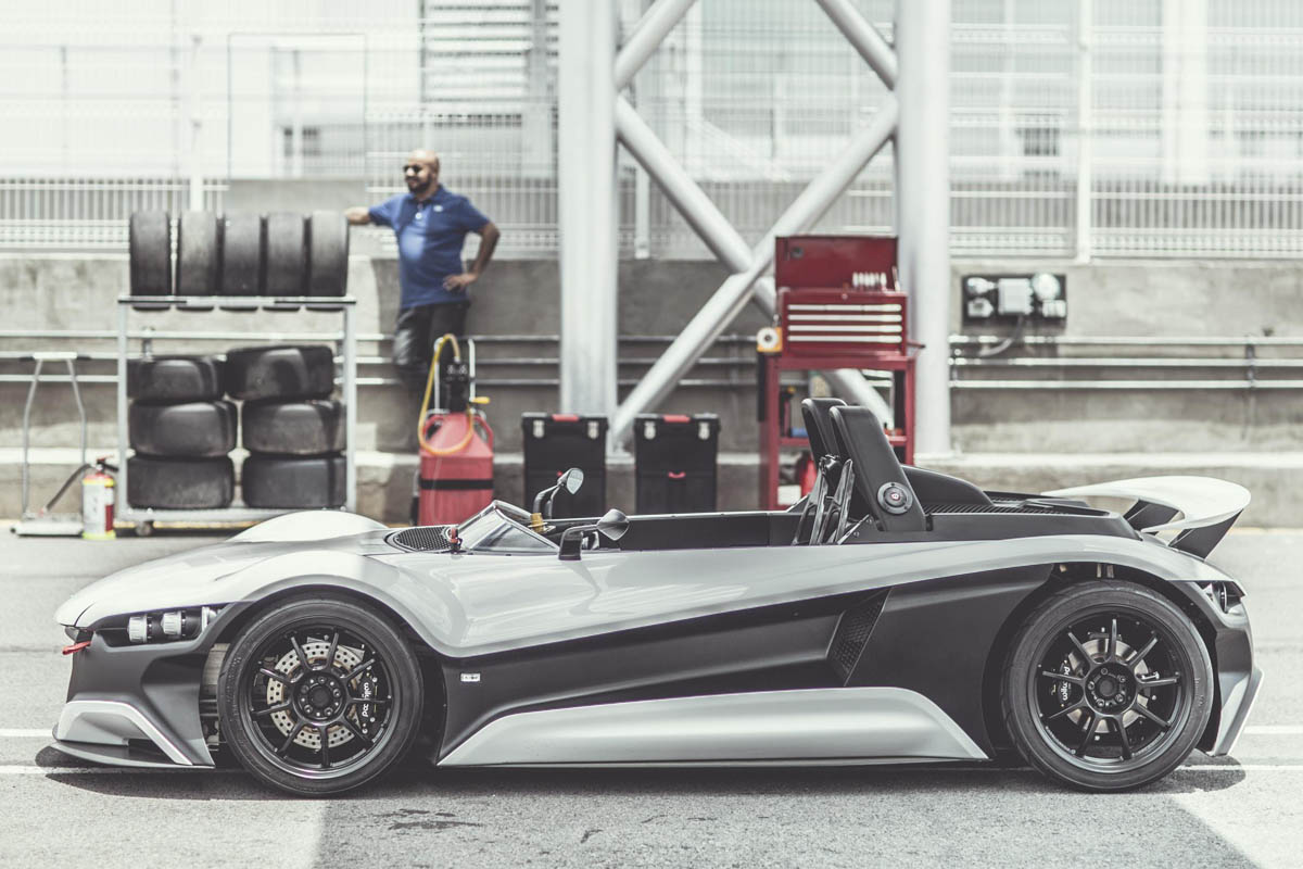 VUHL 05 sports car side profile
