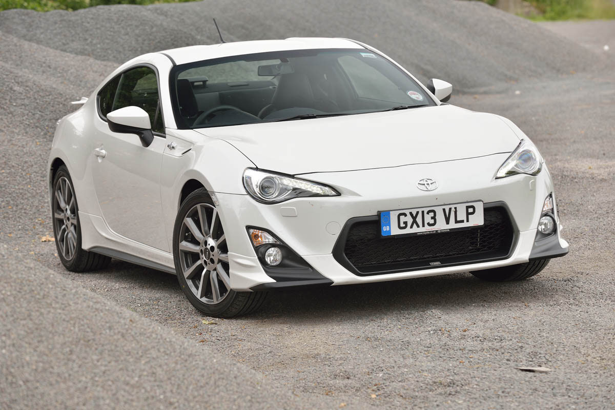 Toyota GT86 TRD white front