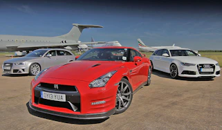 New Audi RS6 v Audi RS4 v Nissan GT-R drag race video