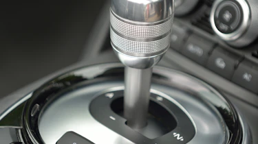 Audi R8 Spyder 4.2 FSI quattro S-tronic gear selector