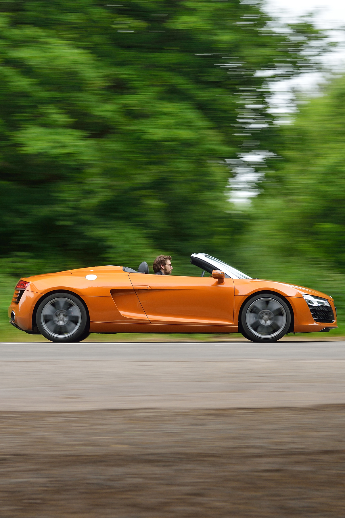 Audi R8 Spyder 4.2 FSI quattro S-tronic orange side profile roof down