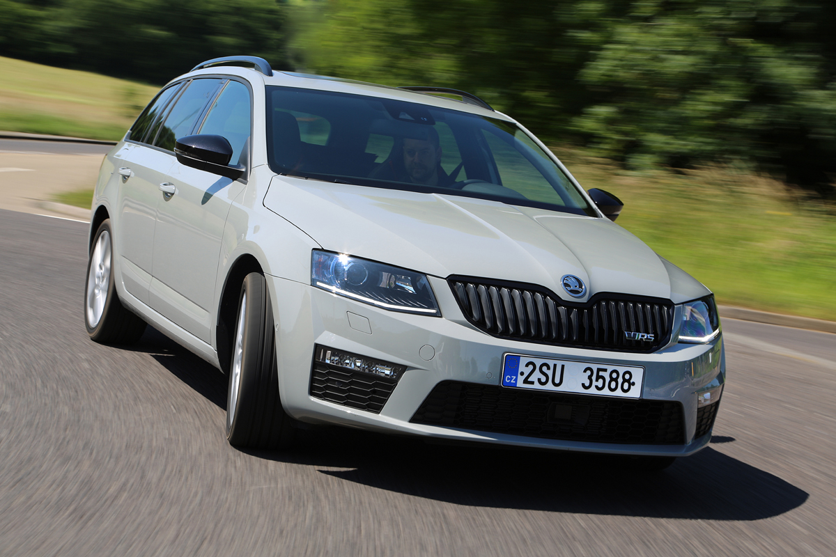 Skoda Octavia vRS estate grey front