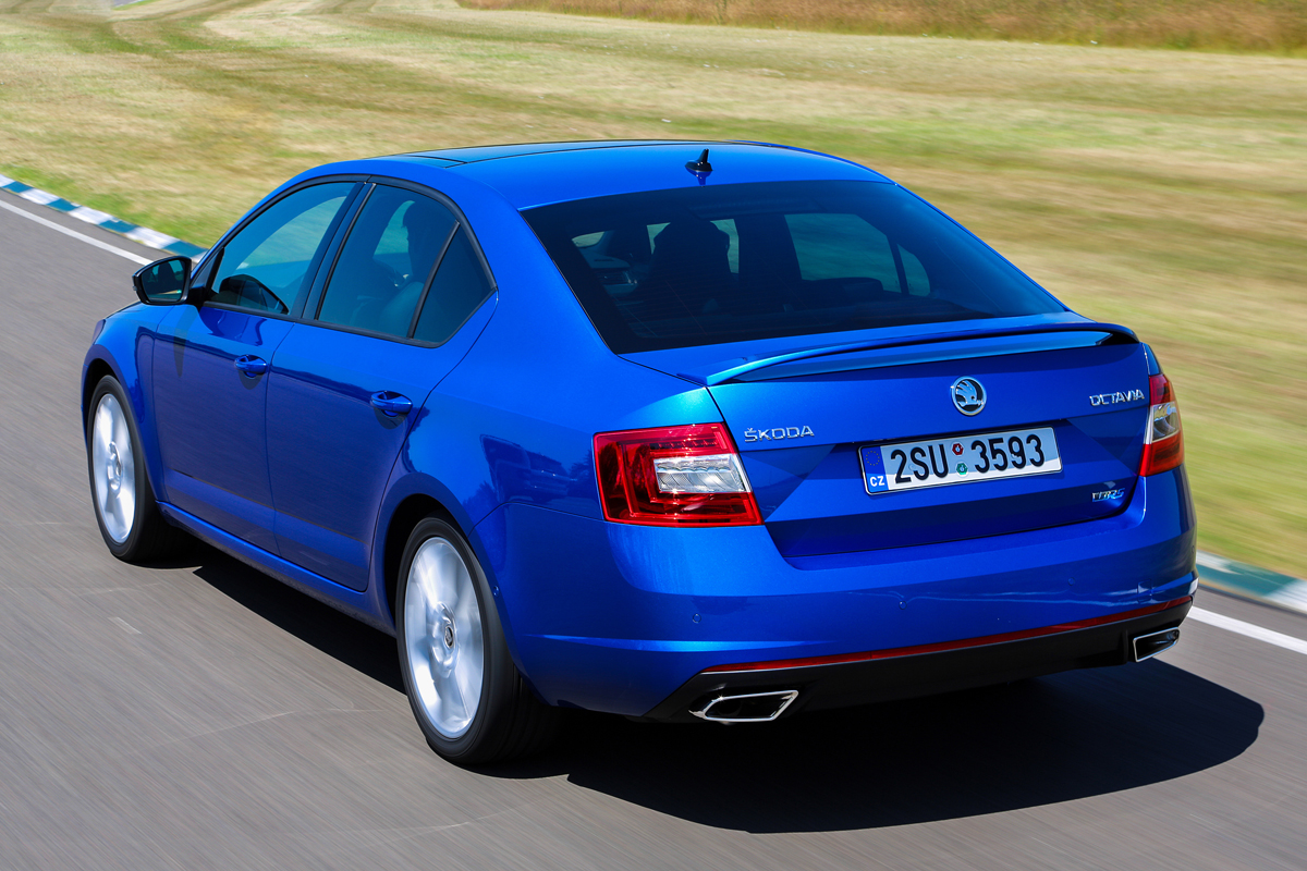 Skoda Octavia vRS blue rear