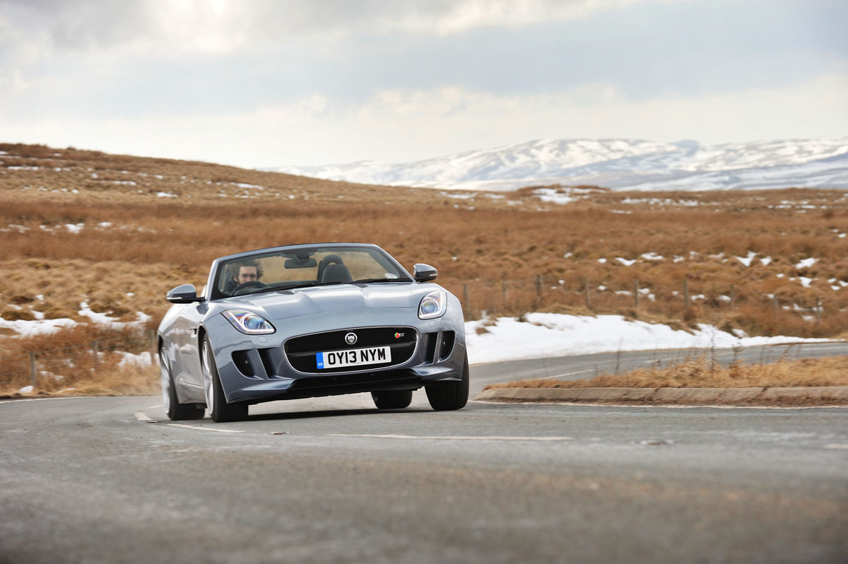 Jaguar F-type V6S cornering
