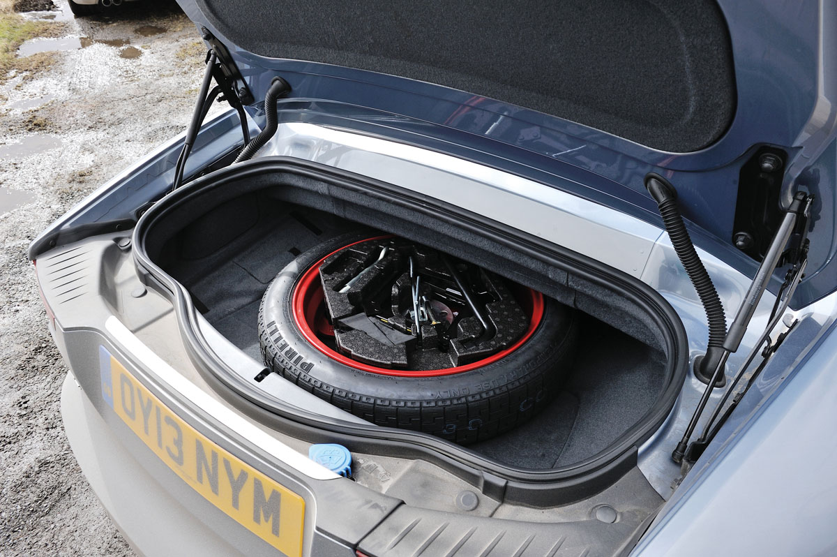 Jaguar F-type V6S spare tyre
