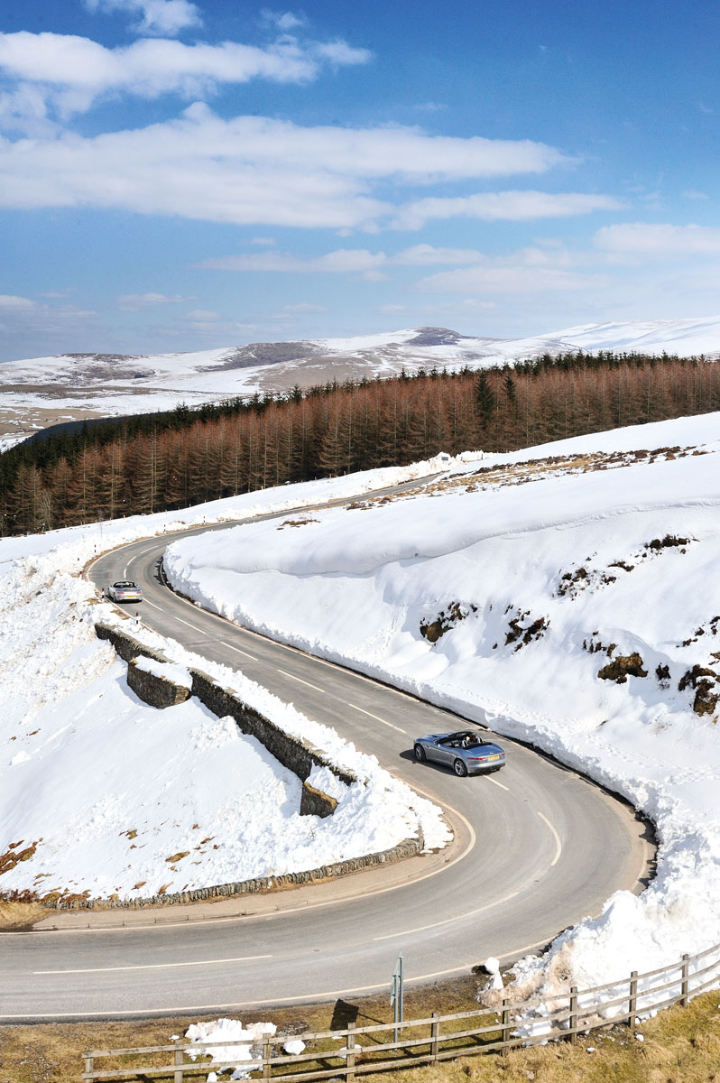 Jaguar F-type V6S v Porsche 911 Cabriolet in the snow