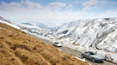 Porsche 911 Cabriolet v Jaguar F-type V6S in the hills