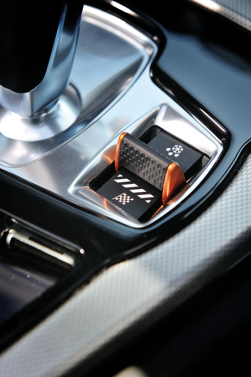2013 Jaguar F-type dynamic mode