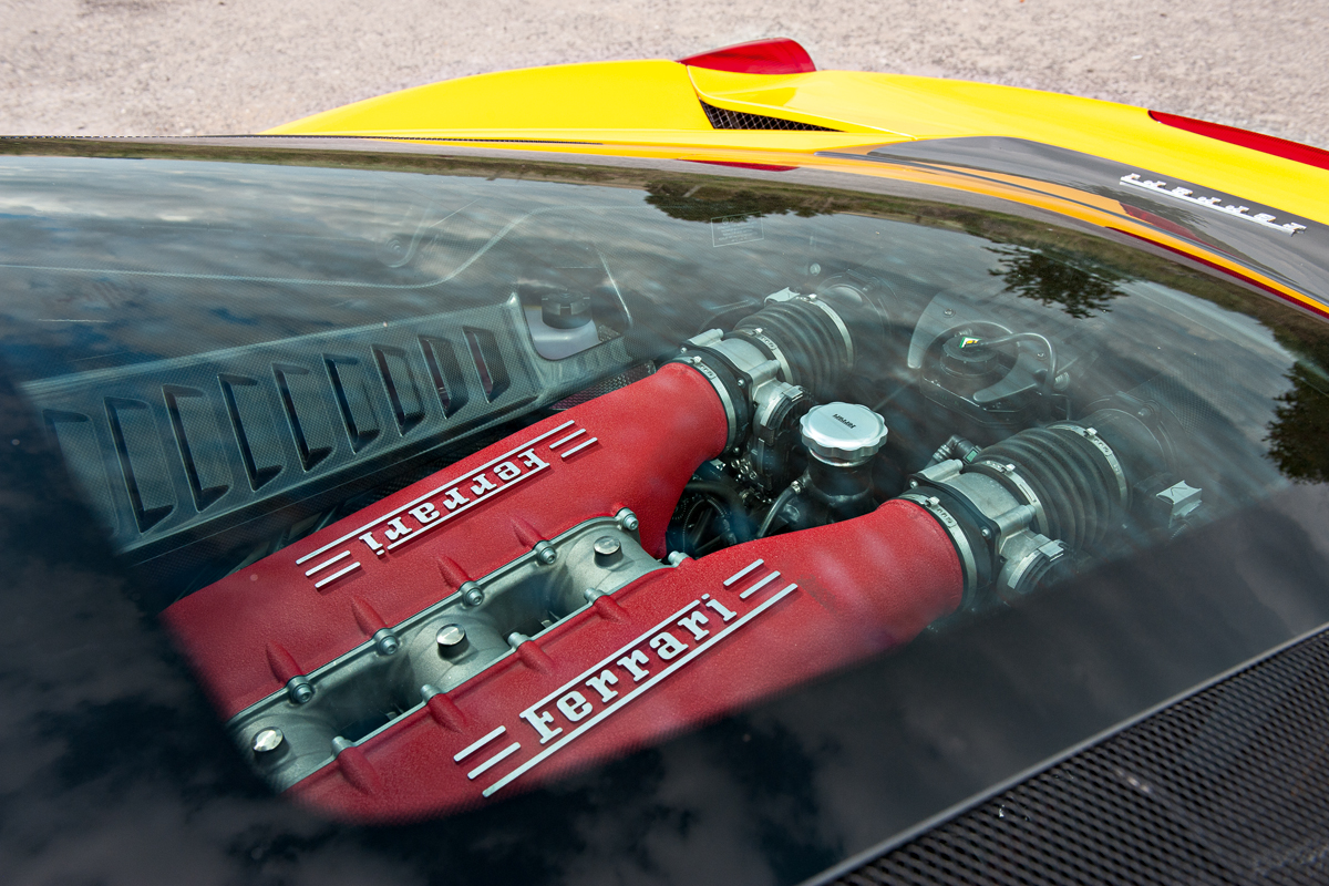 Ferrari 458 Italia engine