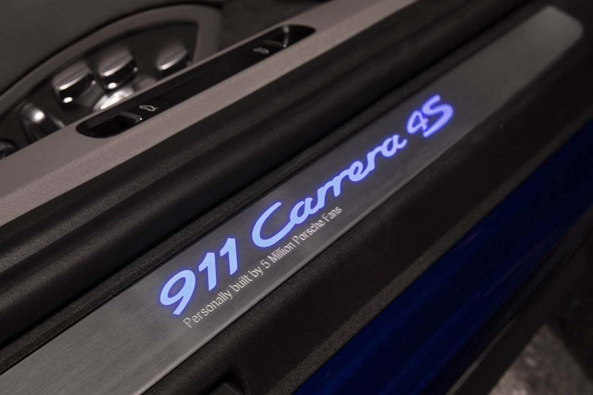 Porsche 911 5M Fans Facebook edition light up sill plate