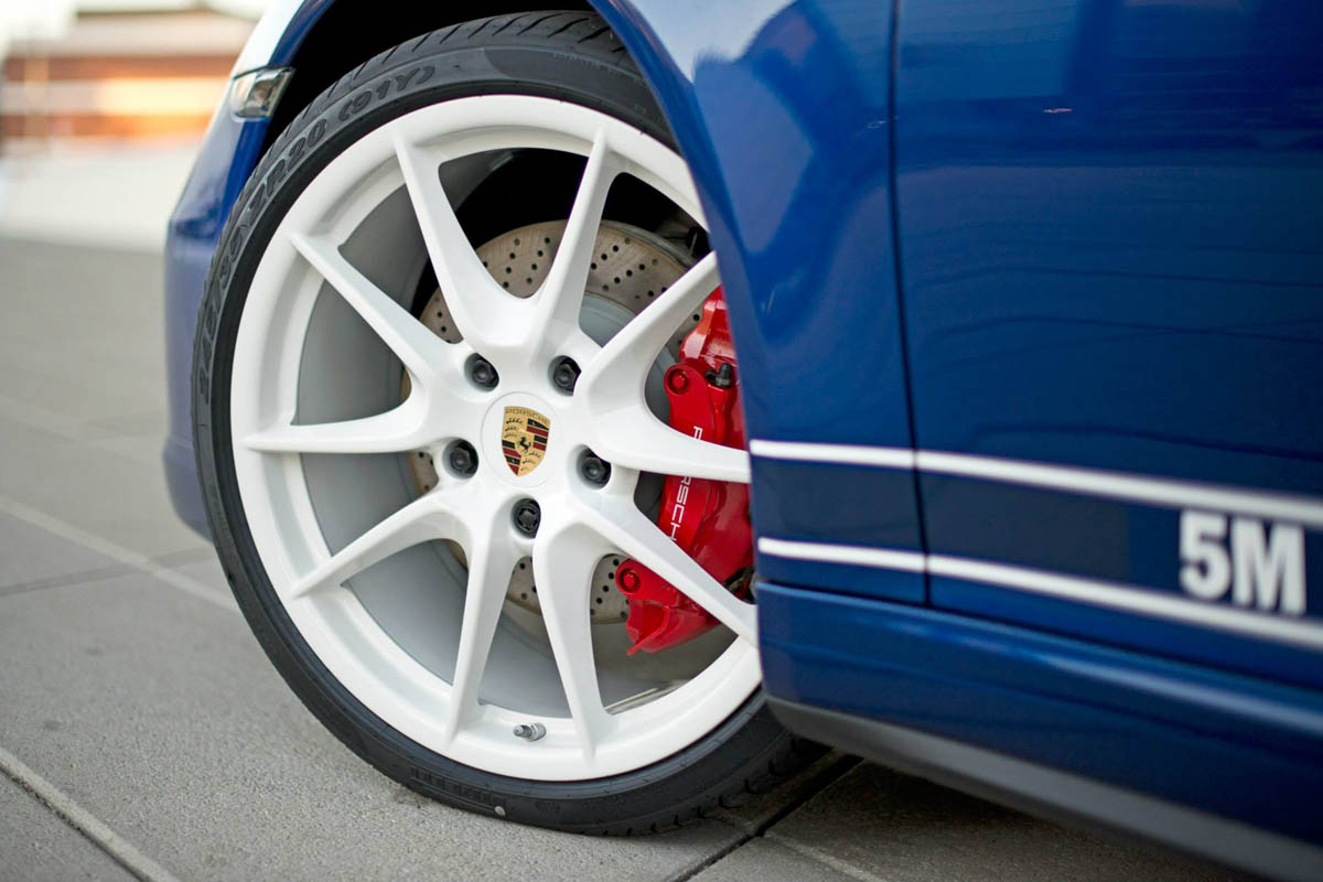 Porsche 911 5M Fans Facebook edition white alloy wheel