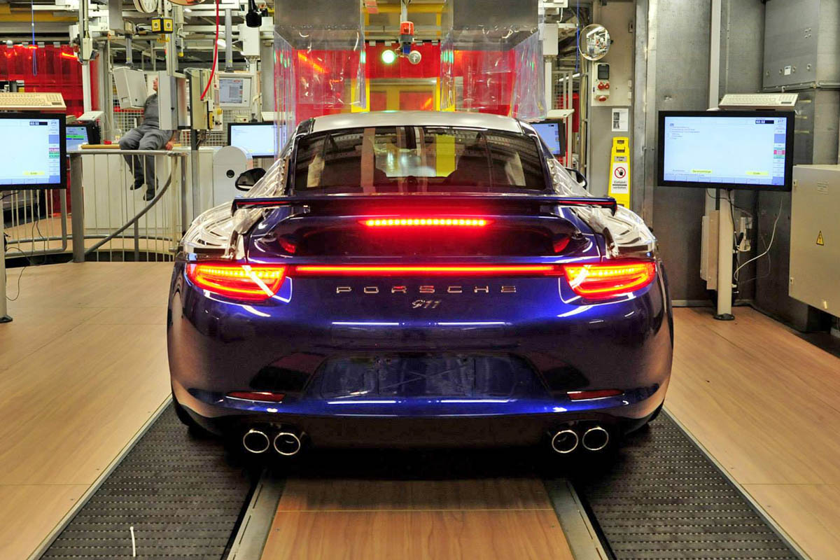 Porsche 911 5M Fans Facebook edition factory build