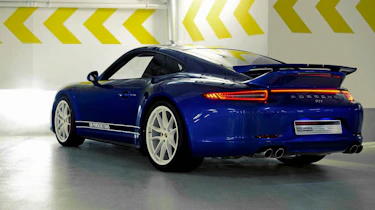 Porsche 911 5M Fans Facebook edition blue rear spoiler