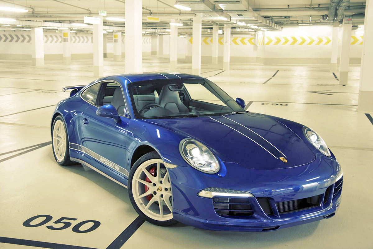 Porsche 911 5M Fans Facebook edition front blue