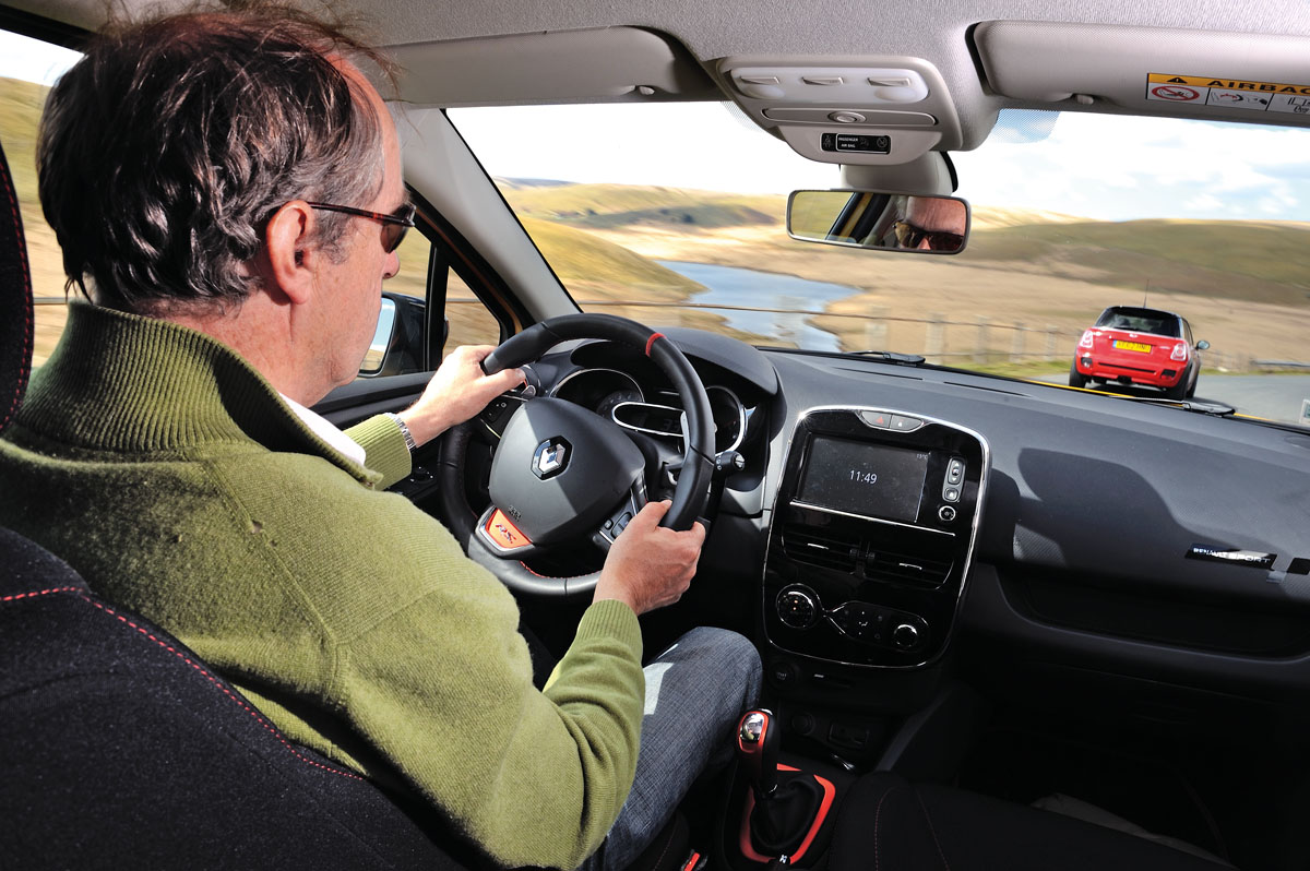 Harry Metcalfe driving the Renault Clio 200 Turbo